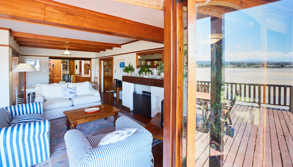 Open-plan living area and kitchen at Paquita